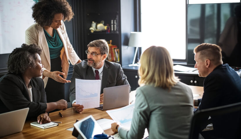 office-meeting-making-decisions-in-boardroom