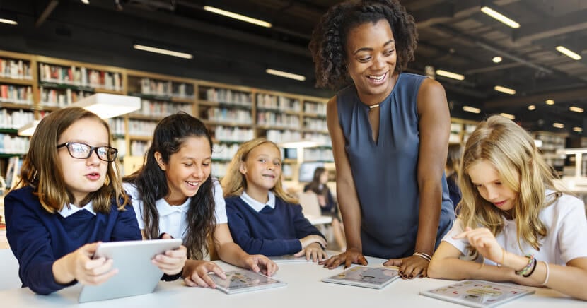 librarian-and-students-at-table